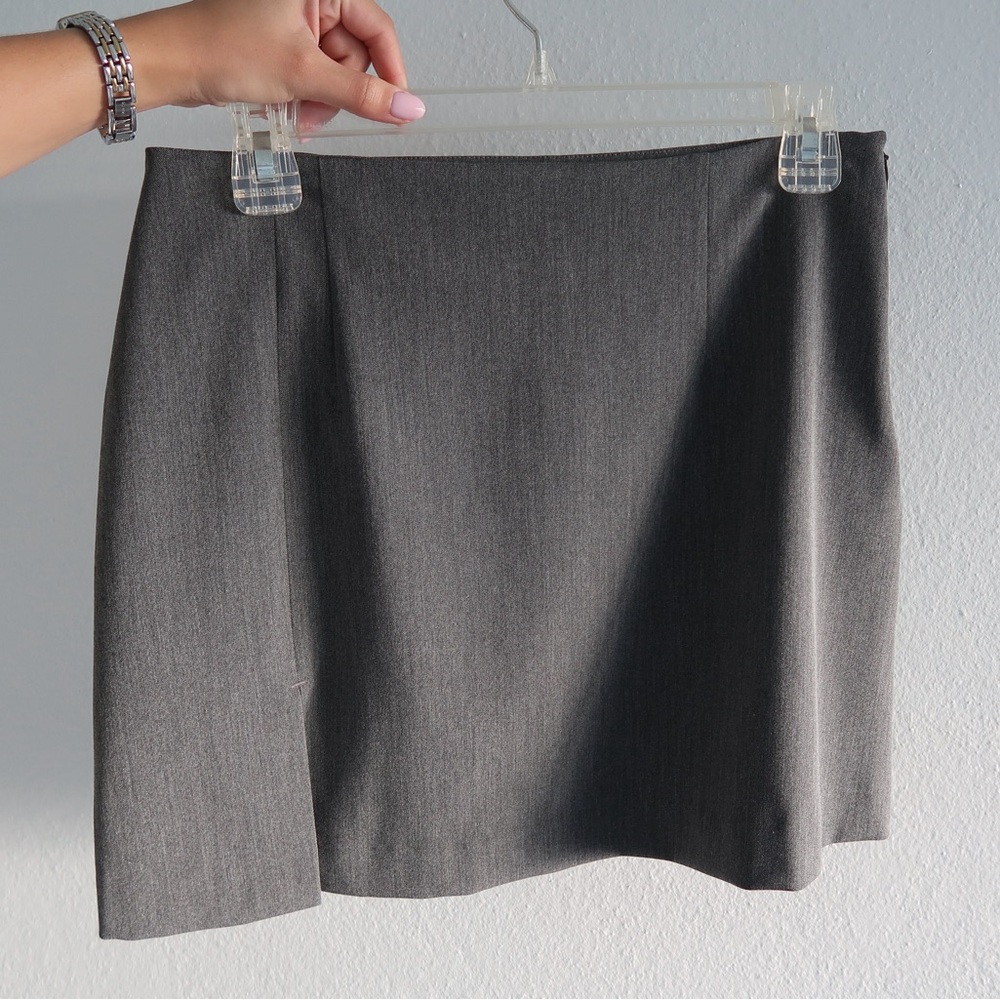 Djerf Avenue “Must Have Mini Skirt Grey”